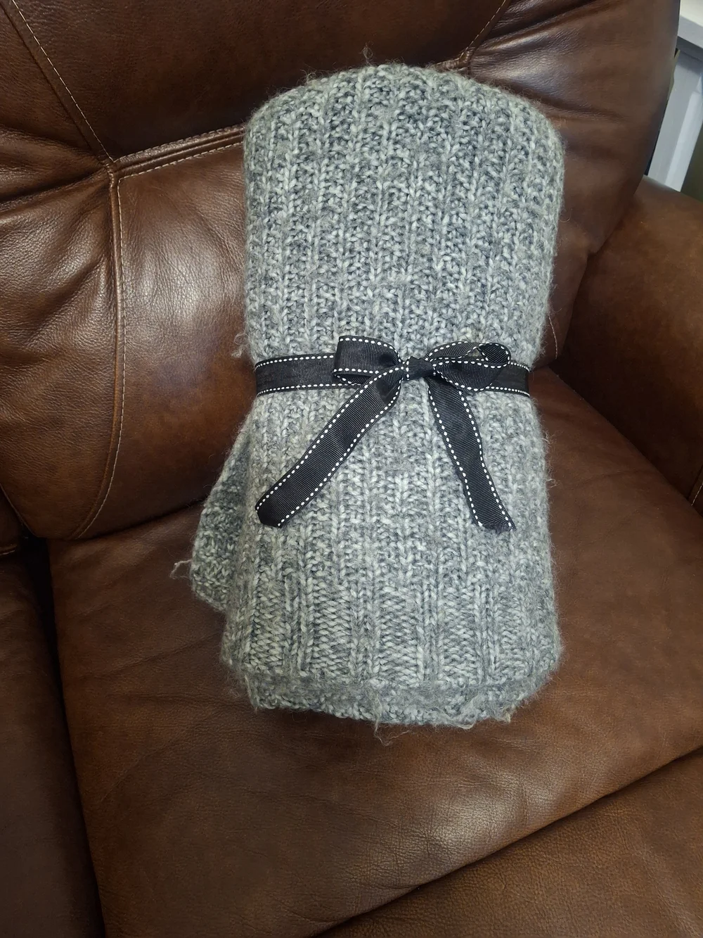 Soft Gray Knit Throw Blanket - Cozy Neutral Home Bedding